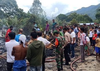 Rumah Semi Permanen Terbakar di Toba