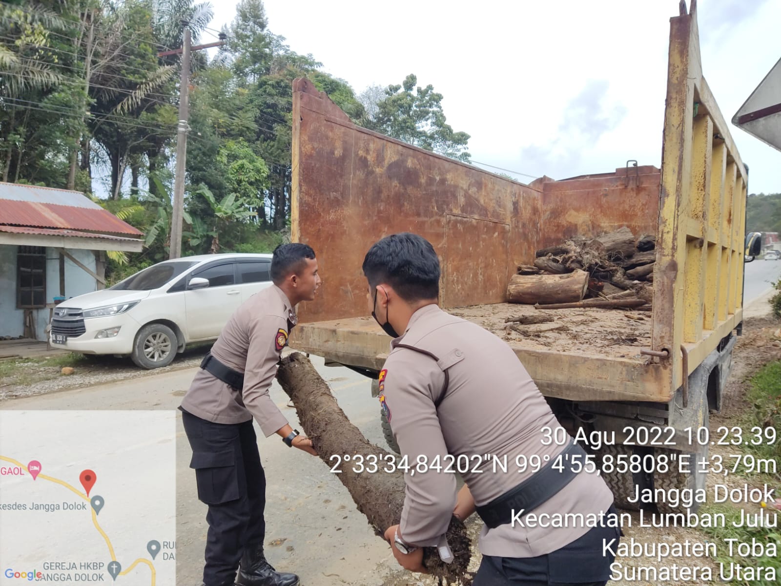 Pembersihan lokasi banjir